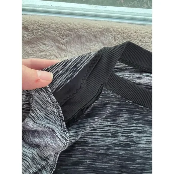 Lululemon Women's M Black Stripe Long Sleeve Pullover for Running Yoga - Picture 8 of 9